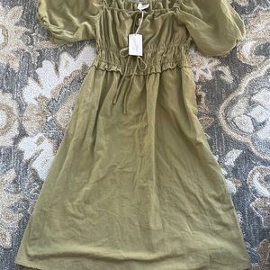 UNIVERSAL THREAD Women's size SMALL Puff Short Sleeve Green Dress